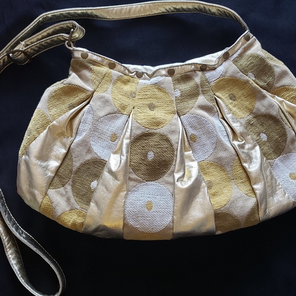 Golden Bag - Picture 1 of 4